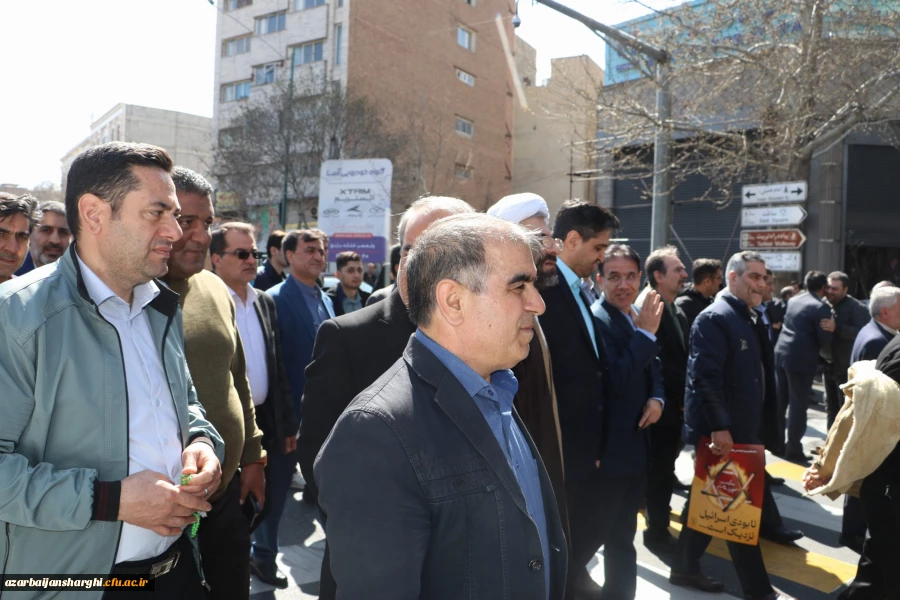 حضور گسترده خانواده  بزرگ دانشگاه فرهنگیان آذربایجان شرقی  در روز جهانی قدس ۱۴۰۴ 17