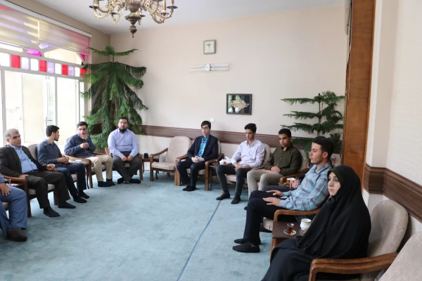 دیدار اعضای نخستین اجلاسیه شهدای دانشجومعلم دانشگاه فرهنگیان آذربایجان شرقی با نماینده ولی فقیه در استان وامام جمعه تبریز  3