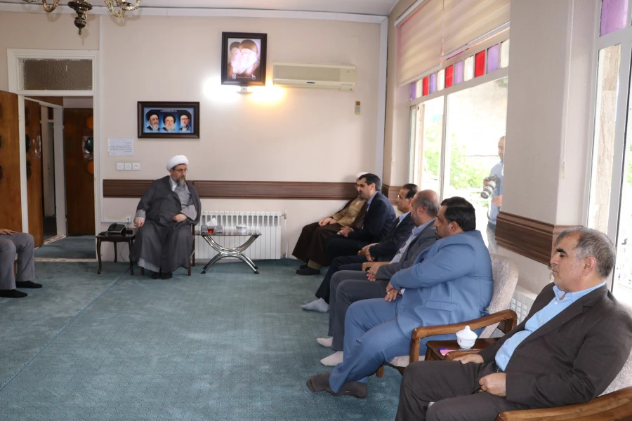 دیدار اعضای نخستین اجلاسیه شهدای دانشجومعلم دانشگاه فرهنگیان آذربایجان شرقی با نماینده ولی فقیه در استان وامام جمعه تبریز  4