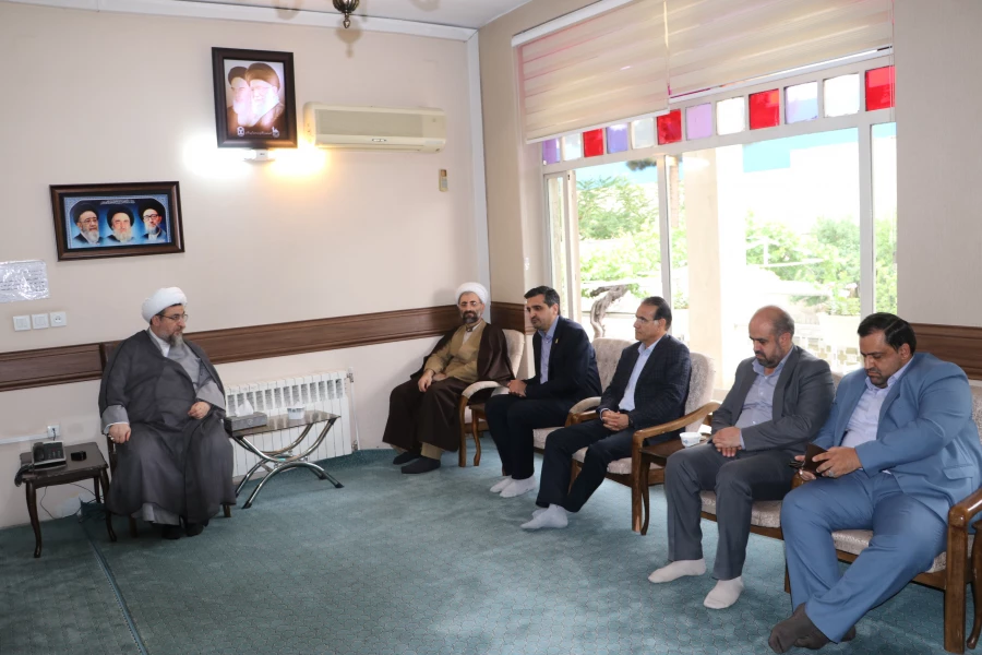 دیدار اعضای نخستین اجلاسیه شهدای دانشجومعلم دانشگاه فرهنگیان آذربایجان شرقی با نماینده ولی فقیه در استان وامام جمعه تبریز  5