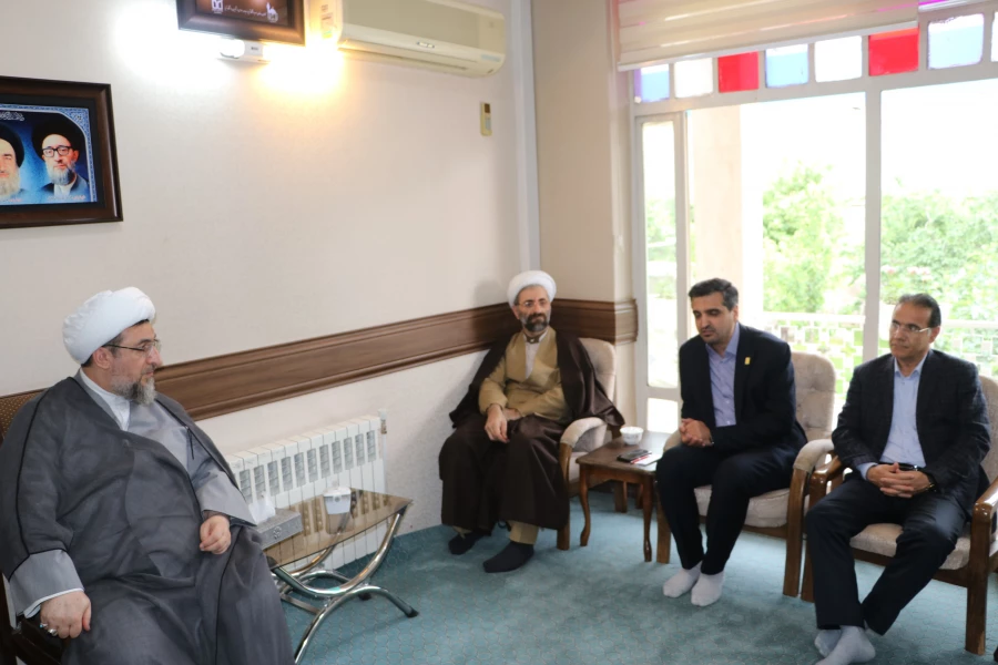 دیدار اعضای نخستین اجلاسیه شهدای دانشجومعلم دانشگاه فرهنگیان آذربایجان شرقی با نماینده ولی فقیه در استان وامام جمعه تبریز  6