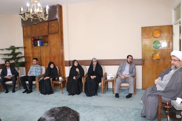 دیدار اعضای نخستین اجلاسیه شهدای دانشجومعلم دانشگاه فرهنگیان آذربایجان شرقی با نماینده ولی فقیه در استان وامام جمعه تبریز  7