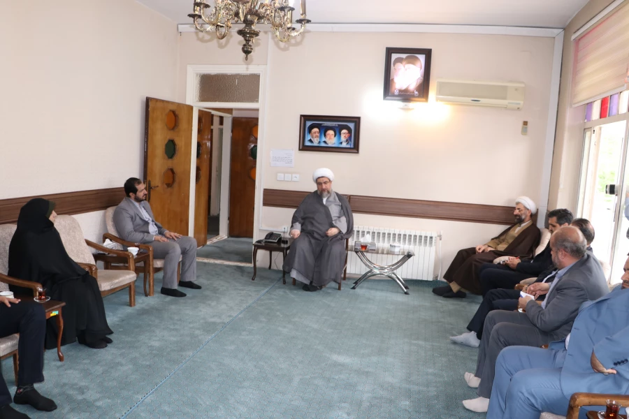 دیدار اعضای نخستین اجلاسیه شهدای دانشجومعلم دانشگاه فرهنگیان آذربایجان شرقی با نماینده ولی فقیه در استان وامام جمعه تبریز  8