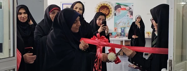 دوازدهمین نمایشگاه آثار هنری دانشجومعلمان به مناسبت دهه سرآمدی آموزش در پردیس فاطمه الزهرا برگزار شد  2