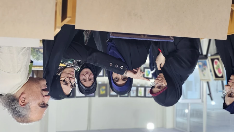 دوازدهمین نمایشگاه آثار هنری دانشجومعلمان به مناسبت دهه سرآمدی آموزش در پردیس فاطمه الزهرا برگزار شد  4