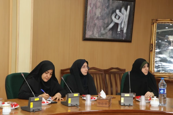  خدمت به خانواده معزز شهدا و ایثارگران و دانشجو معلمان شاهد و ایثارگر توفیقی بسیار بزرگ بوده و هست 5