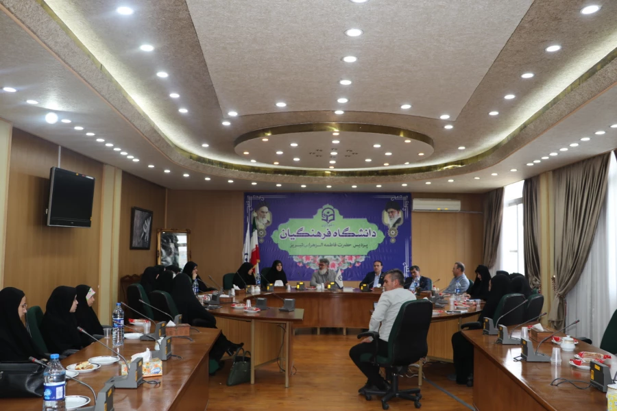  خدمت به خانواده معزز شهدا و ایثارگران و دانشجو معلمان شاهد و ایثارگر توفیقی بسیار بزرگ بوده و هست 8