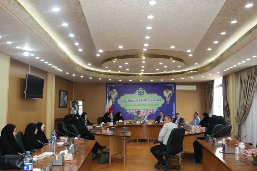  خدمت به خانواده معزز شهدا و ایثارگران و دانشجو معلمان شاهد و ایثارگر توفیقی بسیار بزرگ بوده و هست 9