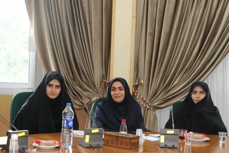  خدمت به خانواده معزز شهدا و ایثارگران و دانشجو معلمان شاهد و ایثارگر توفیقی بسیار بزرگ بوده و هست 10