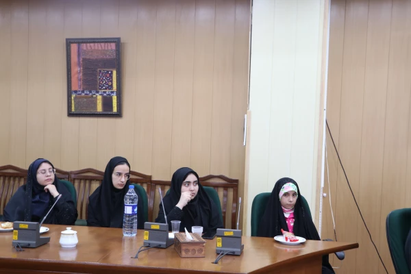  خدمت به خانواده معزز شهدا و ایثارگران و دانشجو معلمان شاهد و ایثارگر توفیقی بسیار بزرگ بوده و هست 12