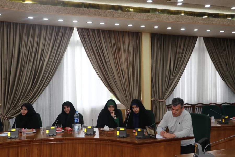  خدمت به خانواده معزز شهدا و ایثارگران و دانشجو معلمان شاهد و ایثارگر توفیقی بسیار بزرگ بوده و هست 13