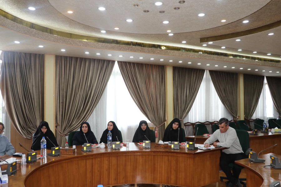  خدمت به خانواده معزز شهدا و ایثارگران و دانشجو معلمان شاهد و ایثارگر توفیقی بسیار بزرگ بوده و هست 16