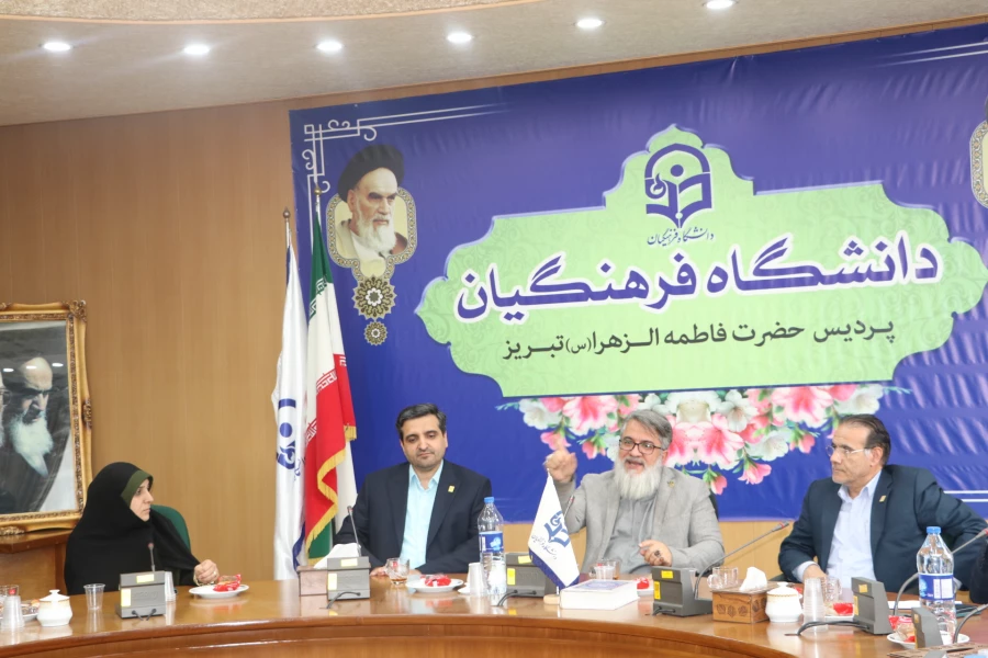  خدمت به خانواده معزز شهدا و ایثارگران و دانشجو معلمان شاهد و ایثارگر توفیقی بسیار بزرگ بوده و هست 18