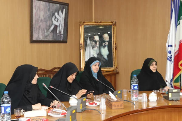  خدمت به خانواده معزز شهدا و ایثارگران و دانشجو معلمان شاهد و ایثارگر توفیقی بسیار بزرگ بوده و هست 19