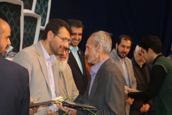 ۱۶۲۰ دانشجو معلم قدردان حماسه آفرینی های۴۳ شهید دانشجو معلم آذربایجان شرقی
 15