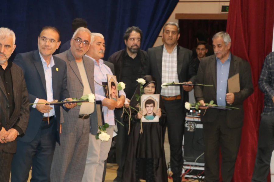 ۱۶۲۰ دانشجو معلم قدردان حماسه آفرینی های۴۳ شهید دانشجو معلم آذربایجان شرقی
 19