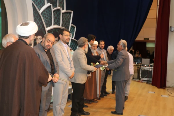 ۱۶۲۰ دانشجو معلم قدردان حماسه آفرینی های۴۳ شهید دانشجو معلم آذربایجان شرقی
 22