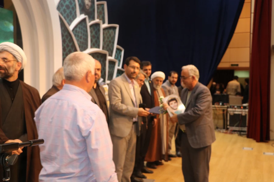 ۱۶۲۰ دانشجو معلم قدردان حماسه آفرینی های۴۳ شهید دانشجو معلم آذربایجان شرقی
 23