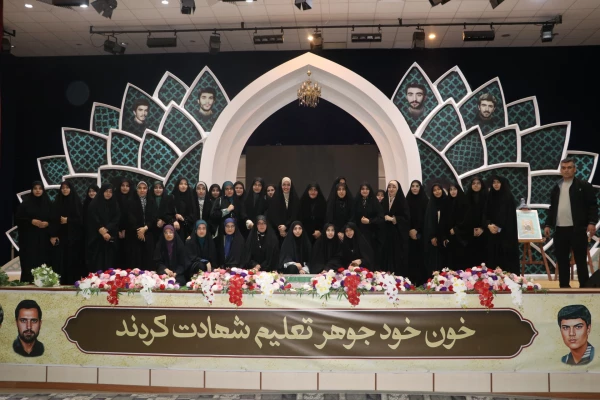 ۱۶۲۰ دانشجو معلم قدردان حماسه آفرینی های۴۳ شهید دانشجو معلم آذربایجان شرقی
 24