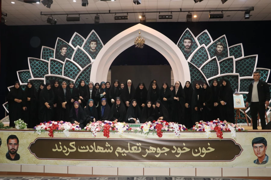 ۱۶۲۰ دانشجو معلم قدردان حماسه آفرینی های۴۳ شهید دانشجو معلم آذربایجان شرقی
 24