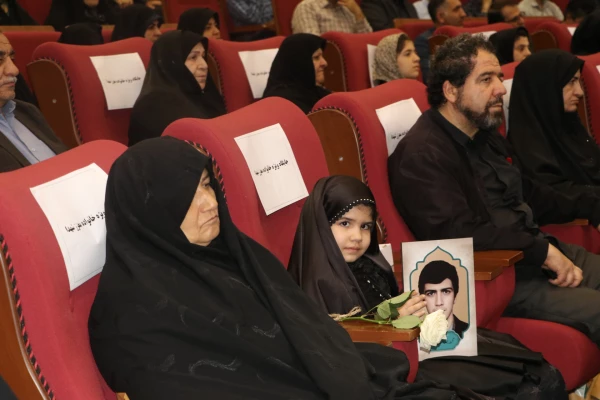 ۱۶۲۰ دانشجو معلم قدردان حماسه آفرینی های۴۳ شهید دانشجو معلم آذربایجان شرقی
 33