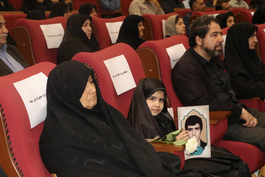 ۱۶۲۰ دانشجو معلم قدردان حماسه آفرینی های۴۳ شهید دانشجو معلم آذربایجان شرقی
 33