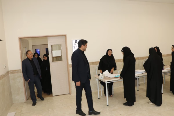 بازدید رئیس دانشگاه فرهنگیان آذربایجان شرقی از روند معاینات پزشکی داوطلبان چند برابر ظرفیت این دانشگاه 11