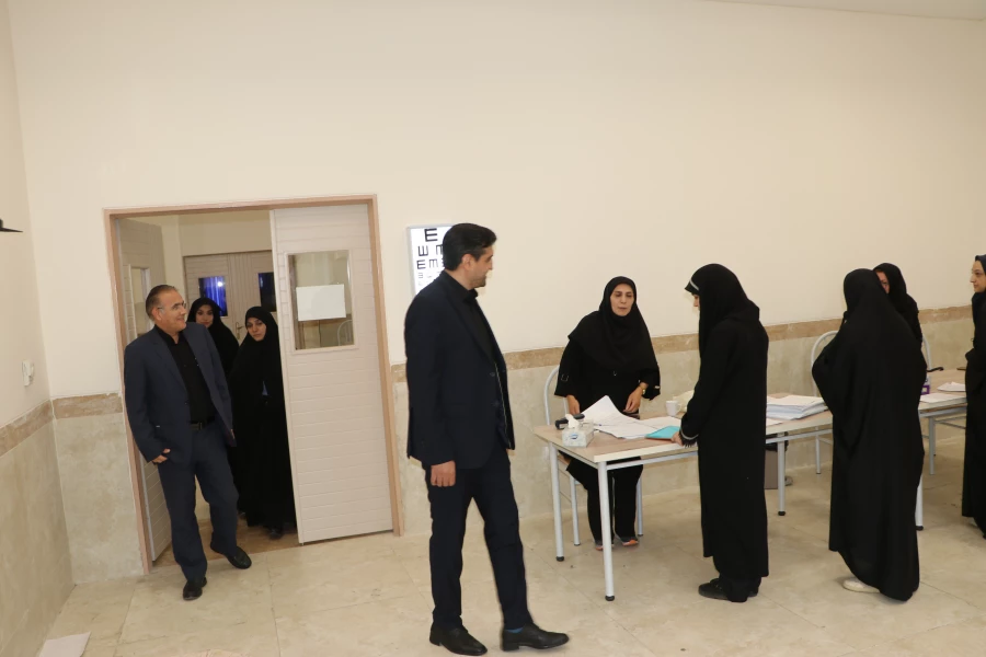 بازدید رئیس دانشگاه فرهنگیان آذربایجان شرقی از روند معاینات پزشکی داوطلبان چند برابر ظرفیت این دانشگاه 11