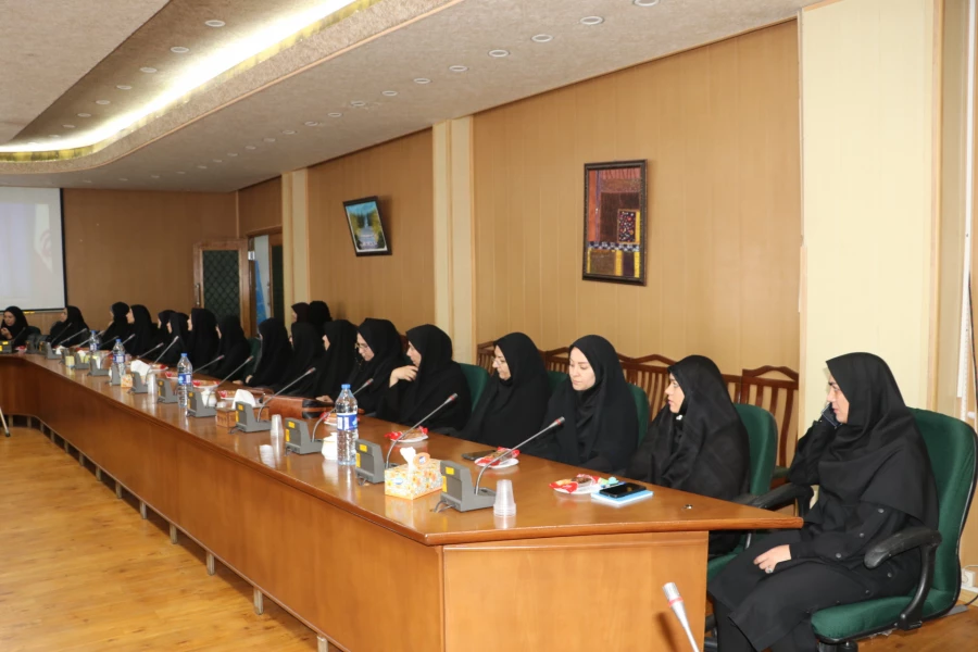 نشست بررسی معیارهای مقاومت و پیروزی در دنیای معاصر با نگاه به تاریخچه قیام امام حسین(ع)  11