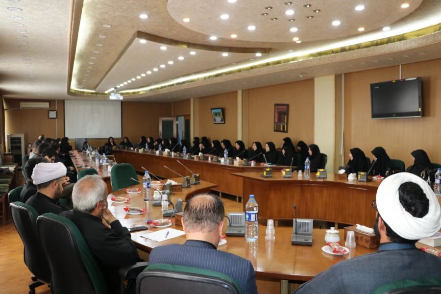 نشست بررسی معیارهای مقاومت و پیروزی در دنیای معاصر با نگاه به تاریخچه قیام امام حسین(ع)  12