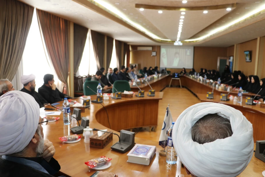 نشست بررسی معیارهای مقاومت و پیروزی در دنیای معاصر با نگاه به تاریخچه قیام امام حسین(ع)  13