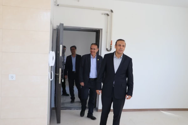 بازدید رئیس دانشگاه از آپارتمانهای تکمیل شده جنب پردیس علامه امینی تبریز  4