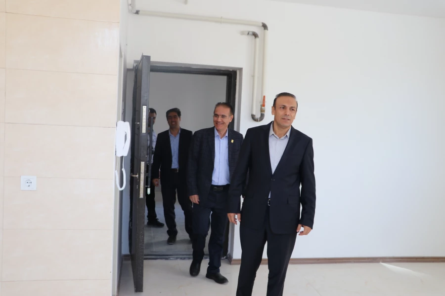 بازدید رئیس دانشگاه از آپارتمانهای تکمیل شده جنب پردیس علامه امینی تبریز  4