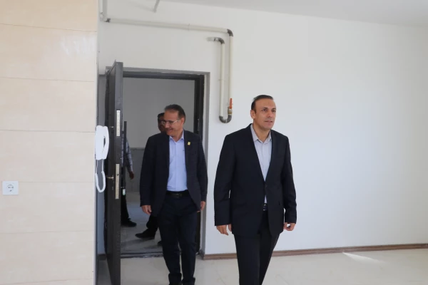 بازدید رئیس دانشگاه از آپارتمانهای تکمیل شده جنب پردیس علامه امینی تبریز  5