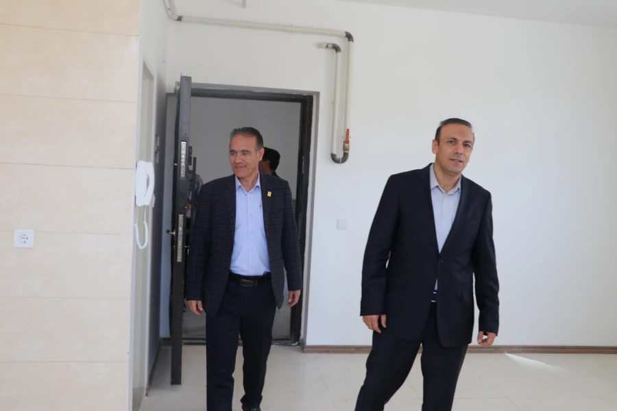 بازدید رئیس دانشگاه از آپارتمانهای تکمیل شده جنب پردیس علامه امینی تبریز  7