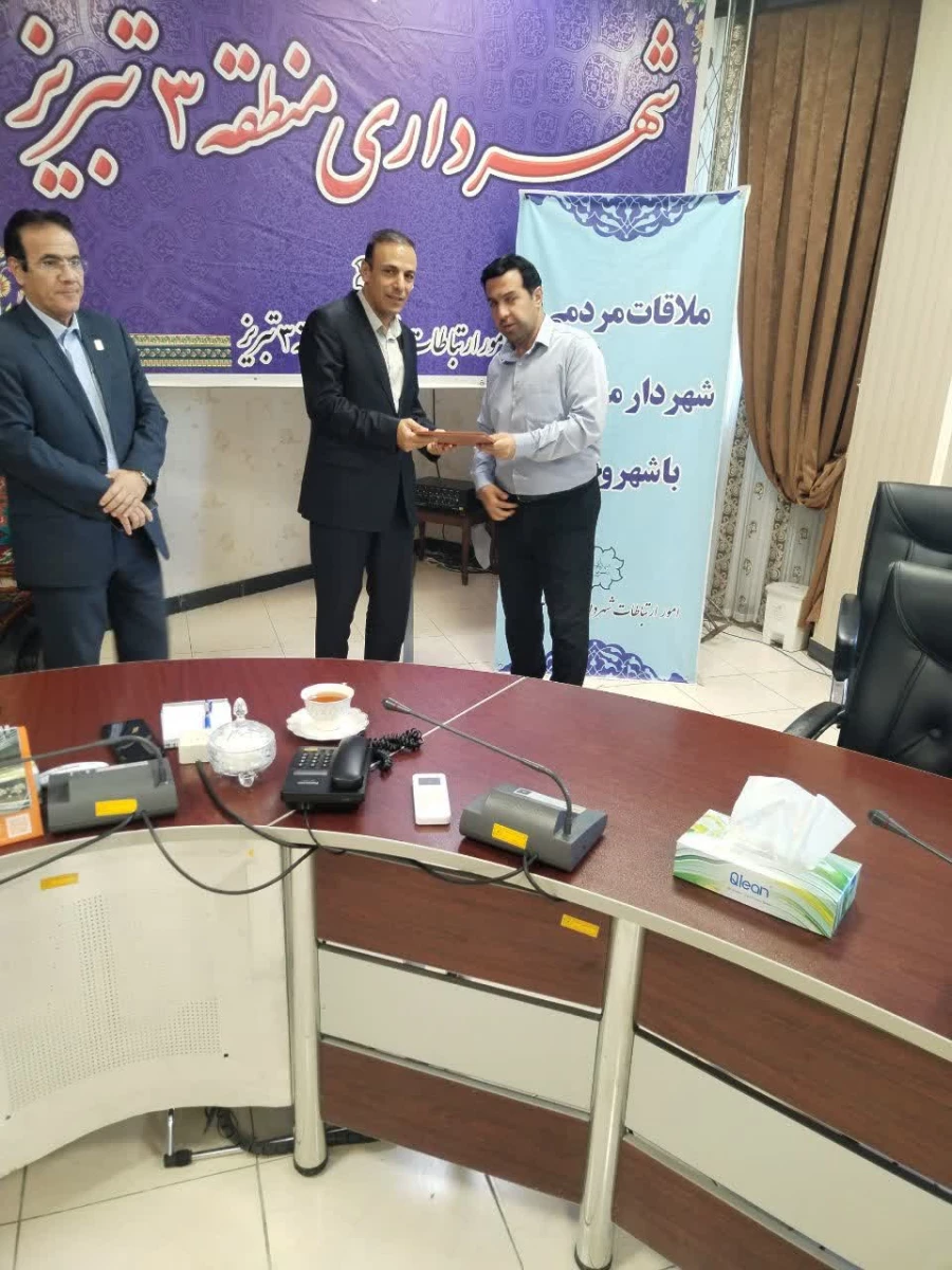 دیدار رئیس دانشگاه فرهنگیان استان  با شهردار  منطقه ۳ تبریز 4