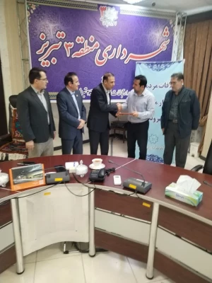 دیدار رئیس دانشگاه فرهنگیان استان  با شهردار  منطقه ۳ تبریز 5