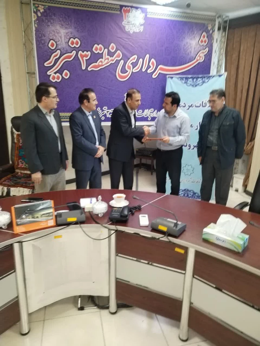 دیدار رئیس دانشگاه فرهنگیان استان  با شهردار  منطقه ۳ تبریز 5