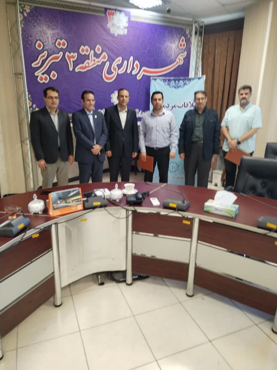 دیدار رئیس دانشگاه فرهنگیان استان  با شهردار  منطقه ۳ تبریز 8