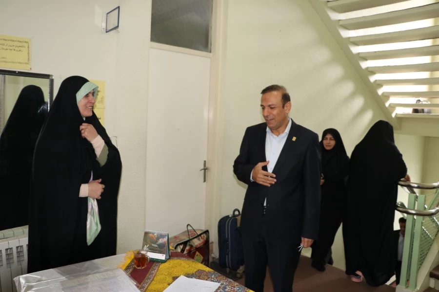 
برای تربیت معلمان کیفی و توانمند نیاز به بستر سازی و آماده کردن زیر ساخت ها و مطلوبیت بخشی در تمامی حوزه ها است. 2