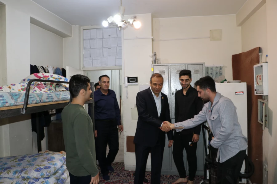 نشست صمیمی رئیس دانشگاه فرهنگیان آذربایجان شرقی با دانشجویان خوابگاهی  پردیس علامه امینی تبریز 6