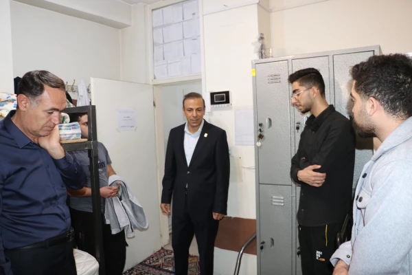 نشست صمیمی رئیس دانشگاه فرهنگیان آذربایجان شرقی با دانشجویان خوابگاهی  پردیس علامه امینی تبریز 9