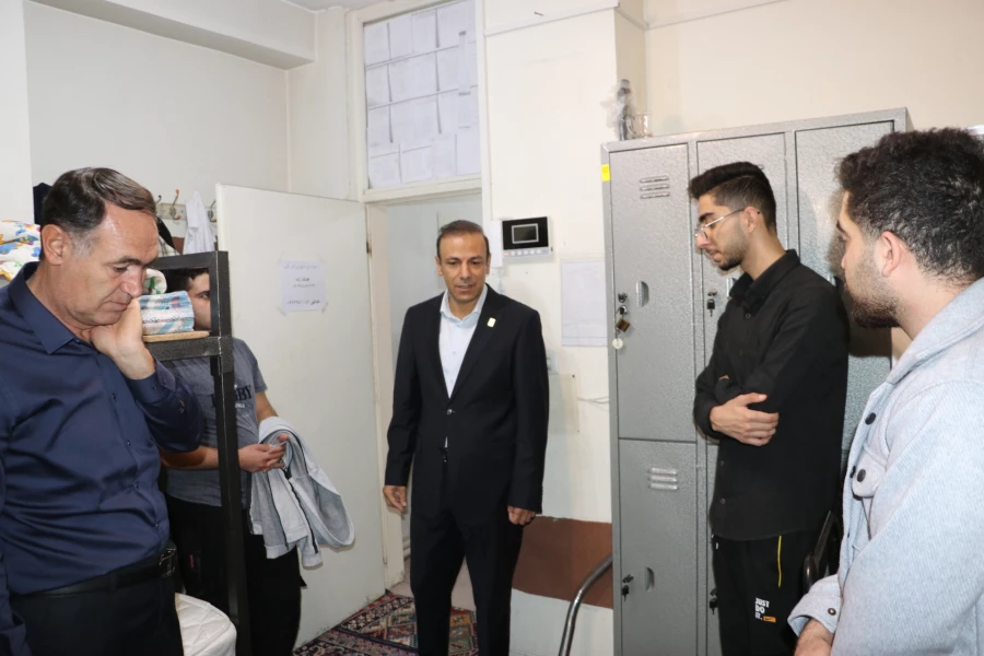 نشست صمیمی رئیس دانشگاه فرهنگیان آذربایجان شرقی با دانشجویان خوابگاهی  پردیس علامه امینی تبریز 9