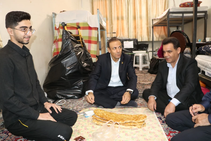 نشست صمیمی رئیس دانشگاه فرهنگیان آذربایجان شرقی با دانشجویان خوابگاهی  پردیس علامه امینی تبریز 10