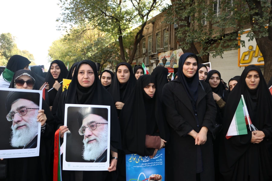 حضور پرشور خانواده بزرگ دانشگاه فرهنگیان در راهپیمایی ۱۳ آبان روز ملی مبارزه با استکبار جهانی  35