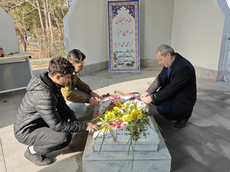 دانشجو معلمان نسبت به دفاع از آرمان های شهدا بصیر باشند 3