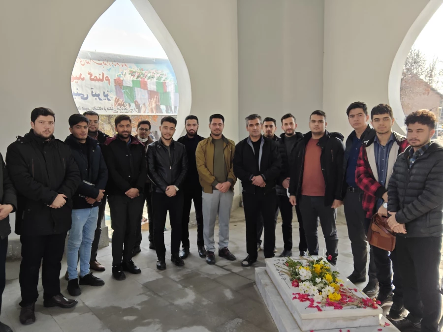 دانشجو معلمان نسبت به دفاع از آرمان های شهدا بصیر باشند 8