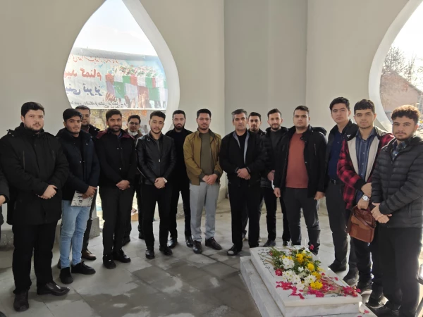 دانشجو معلمان نسبت به دفاع از آرمان های شهدا بصیر باشند 10