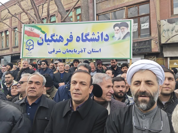 حضور پر شور خانواده ولایتمدار ، انقلابی دانشگاه فرهنگیان آذربایجان شرقی در راهپیمایی محکومیت اغتشاشگران آمریکایی و صهیونیستی  5